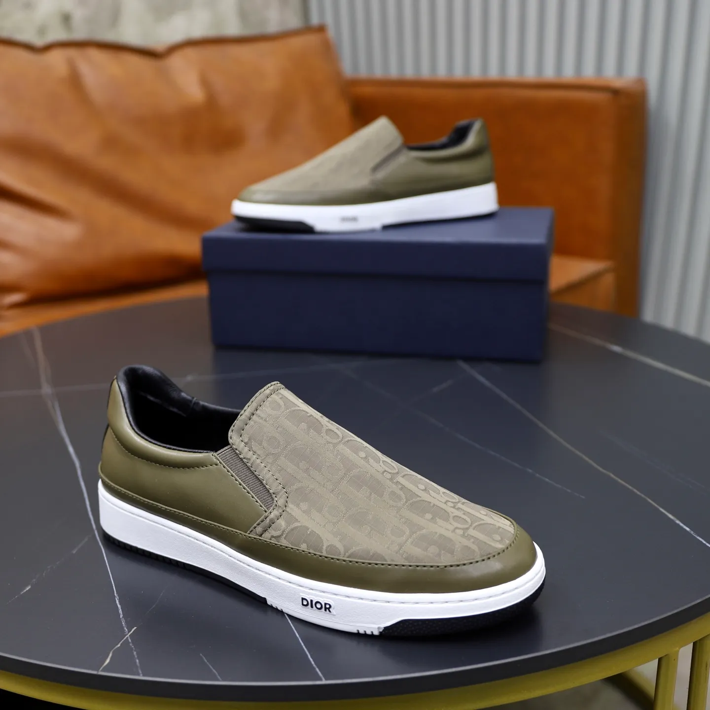 Ex-factory price: 420💰🙅‍♂️🙅‍♂️🙅‍♂️ Brand: Dior DIOR Standard code: 38-44 (45 customized) Grade: Same as the official website Material: Original material splicing Comfortable and breathable lining Lightweight and wear-resistant sports outsole Style category: Men's fashionable casual shoes Running sneakers Distinguished luxury brand elements Top luxury Color: actual picture color